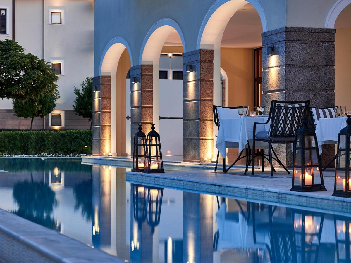 호텔 뒤 락 콩그레스 센터&스파 이오아니아 외부 사진 The pool at the hotel