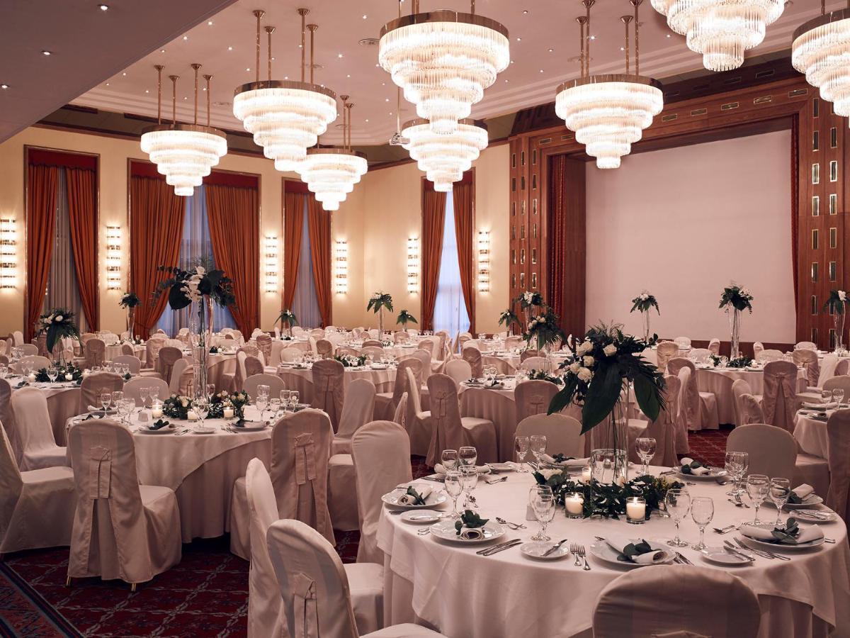 호텔 뒤 락 콩그레스 센터&스파 이오아니아 외부 사진 The ballroom