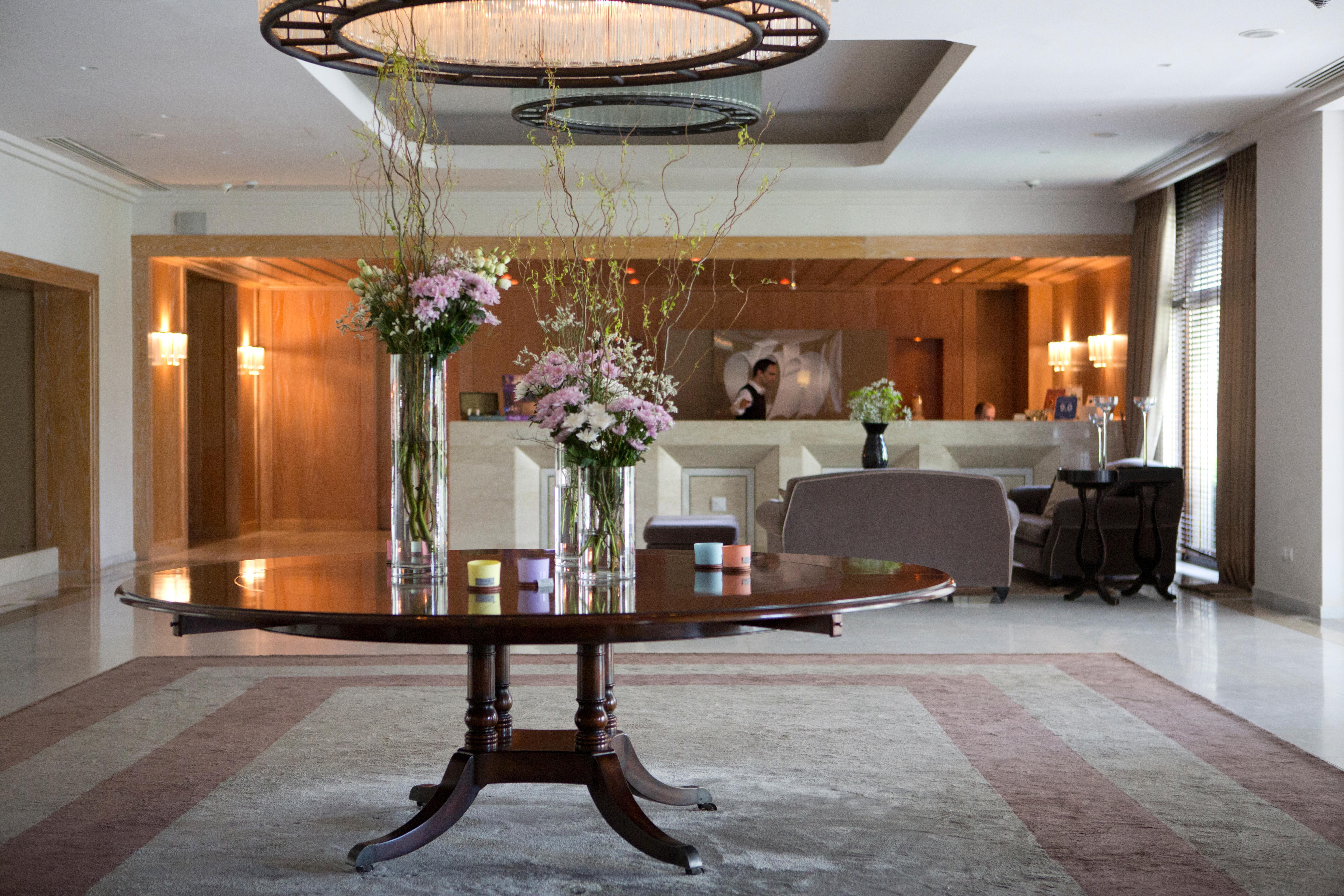 호텔 뒤 락 콩그레스 센터&스파 이오아니아 외부 사진 The lobby of the hotel