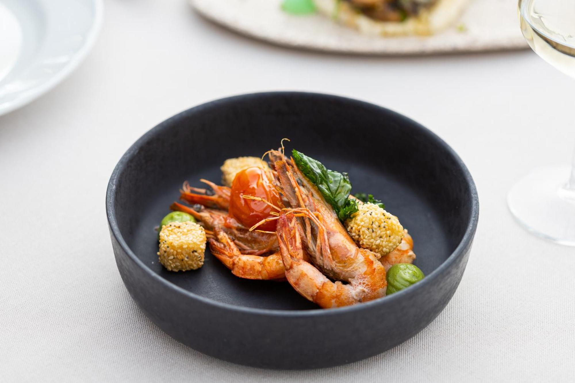 호텔 뒤 락 콩그레스 센터&스파 이오아니아 외부 사진 A prawn dish at the restaurant