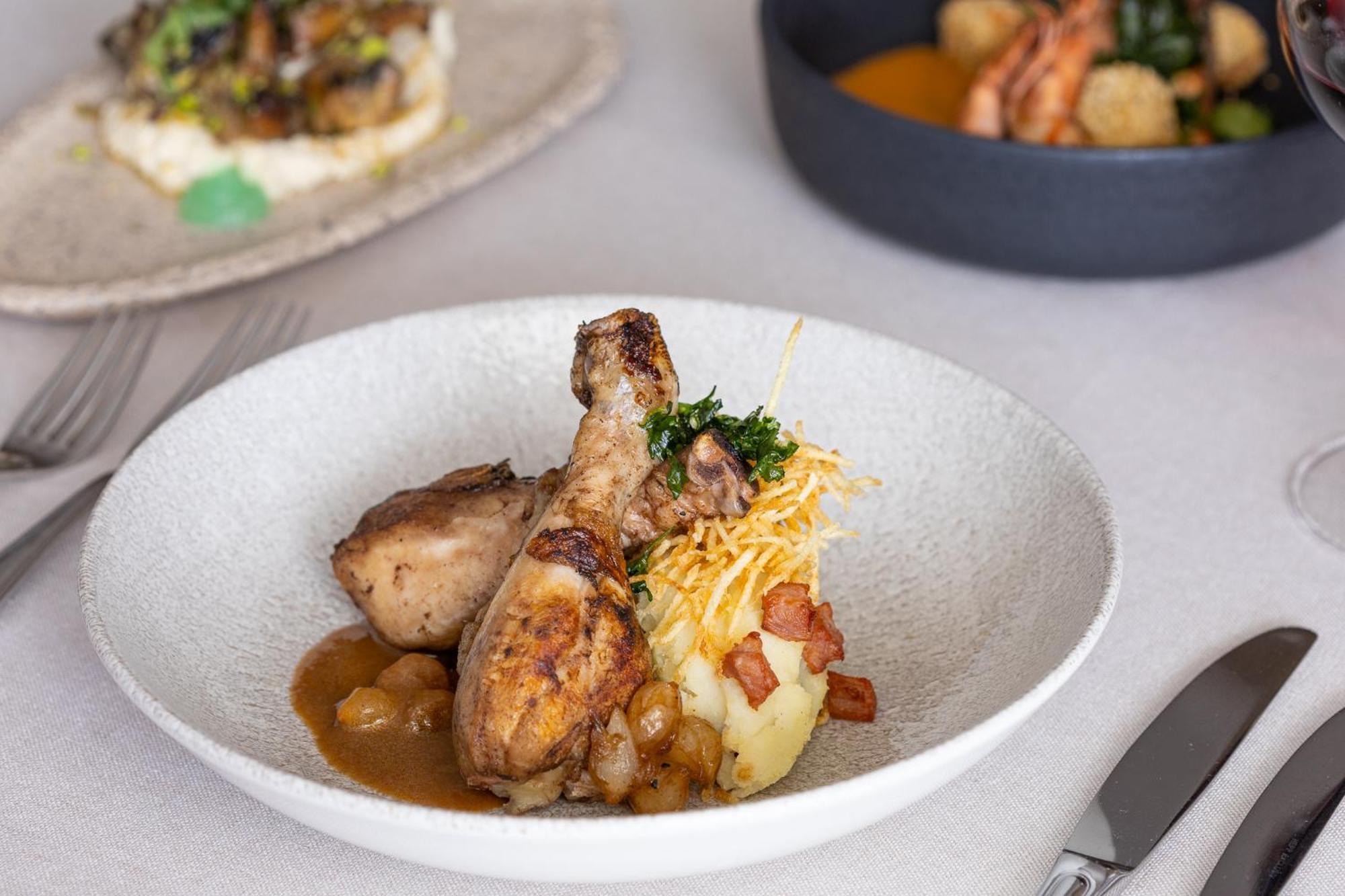 호텔 뒤 락 콩그레스 센터&스파 이오아니아 외부 사진 Chicken with mashed potatoes
