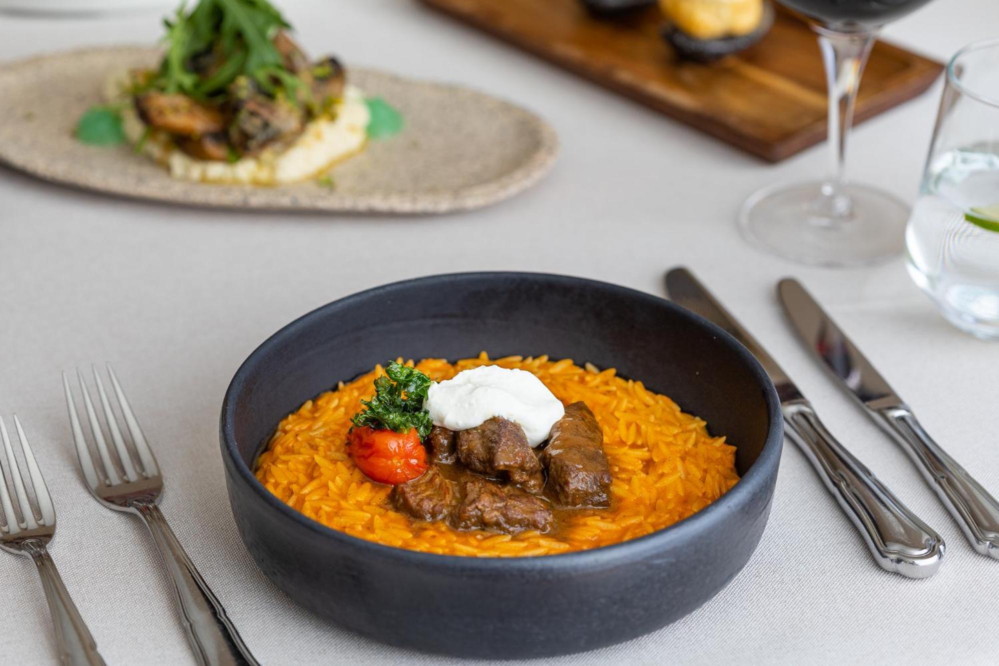 호텔 뒤 락 콩그레스 센터&스파 이오아니아 외부 사진 A plate of couscous